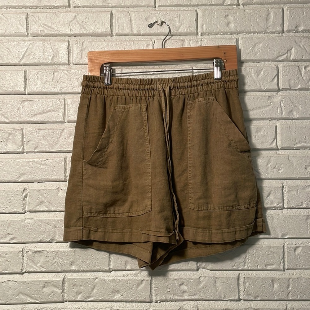 Linen olive green shorts